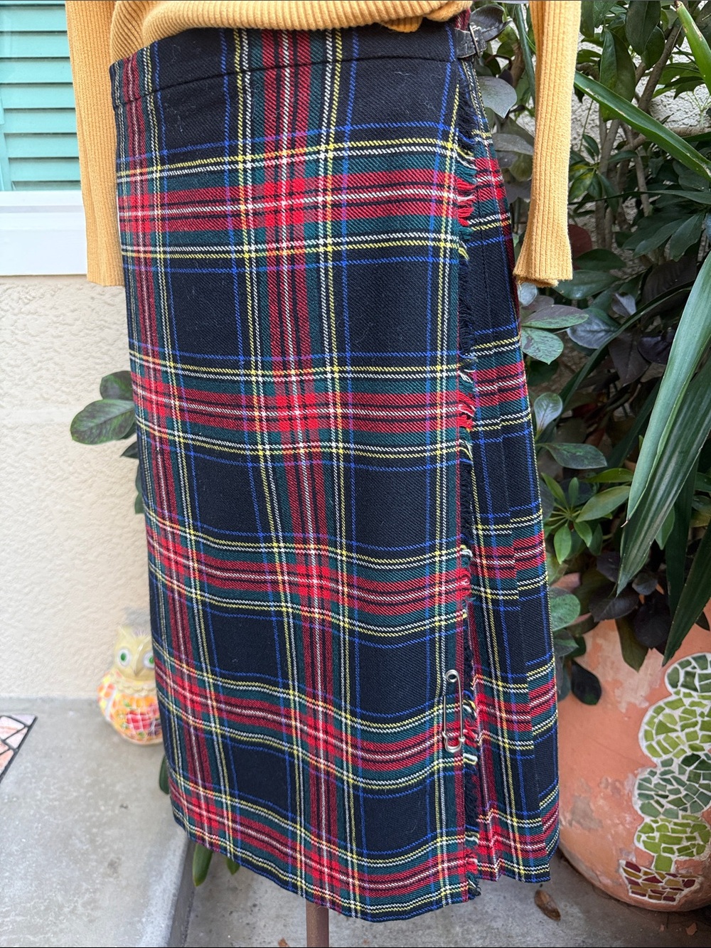 Vintage Classic Tartan Wool Wrap Skirt Pleated in the Back in Navy and Red Plaid - Picture 2 of 12